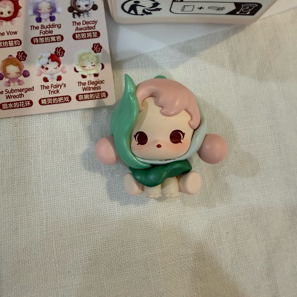 POP MART Accessories - Pop Mart Skullpanda Popbean Petals in Four Acts Series fatal entwining